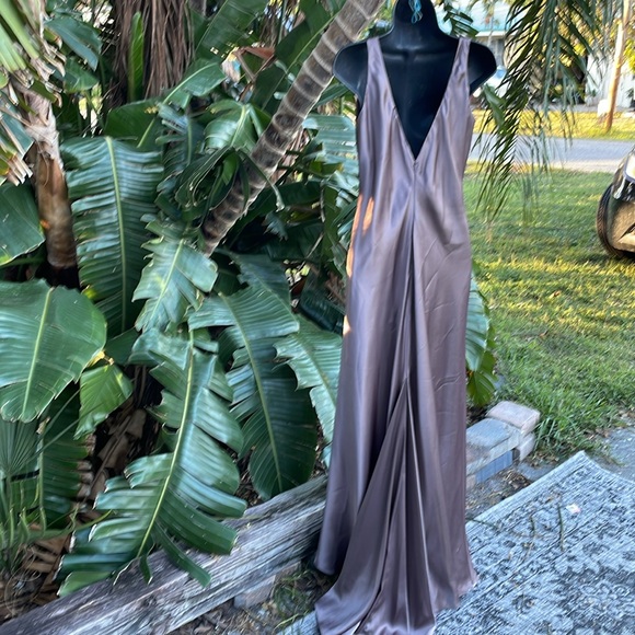 Night Way metallic silver satin gown with train - Picture 6 of 9